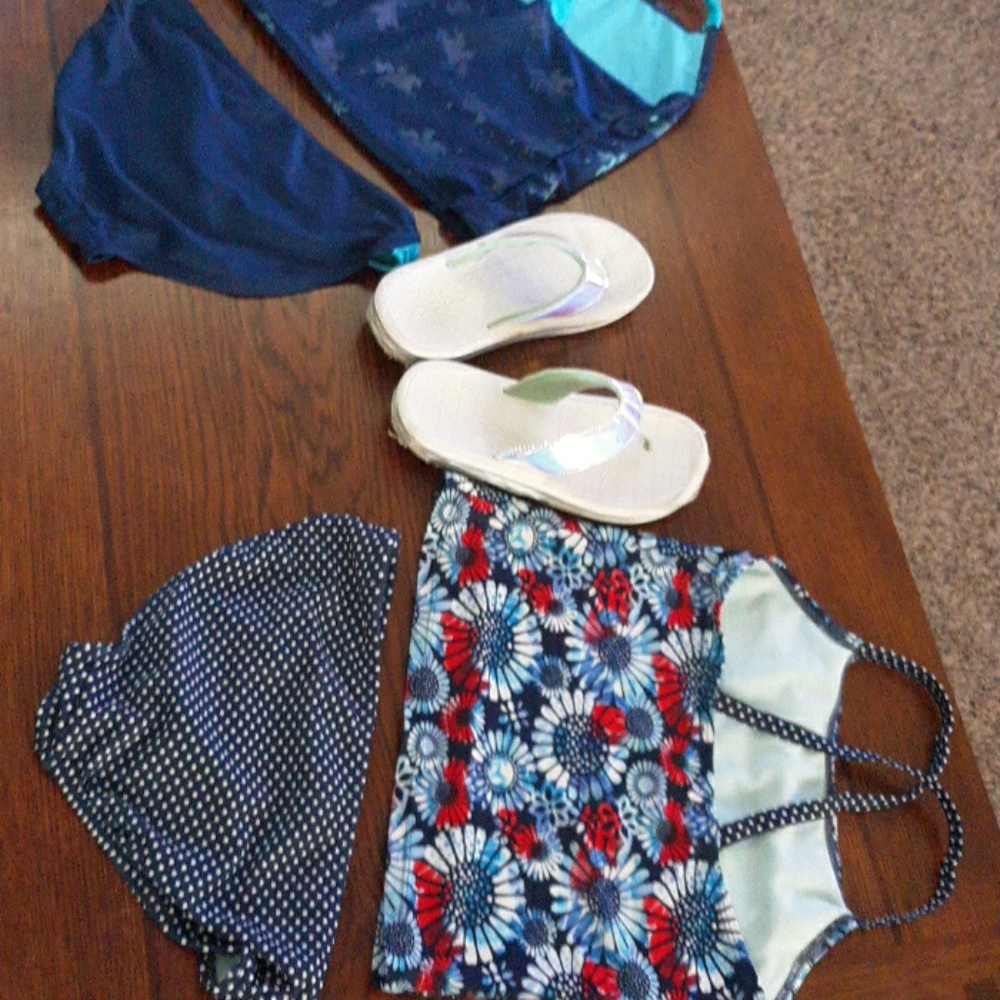 Girl.bathing suit bundle - Picture 6 of 6